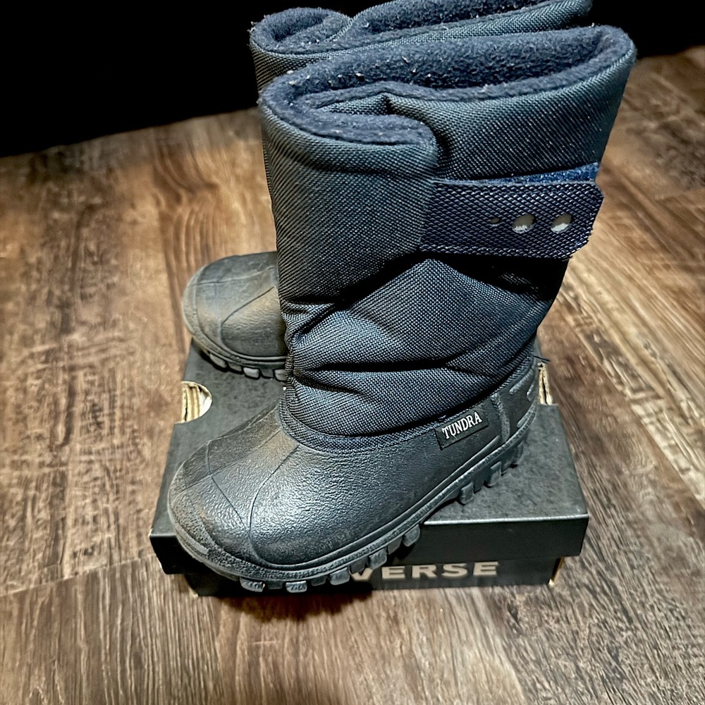 Snow boots